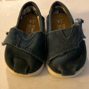 Navy toddler Toms